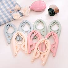 8个可折叠衣架 - 超便携旅行衣架，可悬挂内衣和袜子，节省空间的折叠晾衣架，可扩展的洗衣收纳架，适用于宿舍和家庭，轻便耐用的衣架系统，紧凑的衣柜解决方案，适合忙碌的生活方式，是小型公寓、旅行、办公室和酒店住宿的理想之选，防滑手柄，易于组装，保持衣柜整洁有序。 - 彩色 - 查看 1