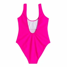 Traje de baño corte clásico para amigas de la novia para despedidas de soltera, en color rosa, una prenda perfecta una sesión de fotos junto a la novia en un viaje divertido a la playa.  Letras  Color combinado  Dulce  Sexy    Espalda al aire      Despedida de soltera  Verano - Rosa Fucsia - Ver 2