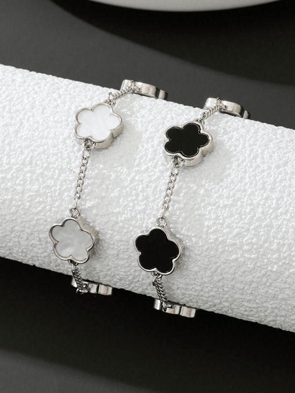 2pcs Minimalist And Fashionable Classic Black & White Clover Chain Bracelets, Gift Set