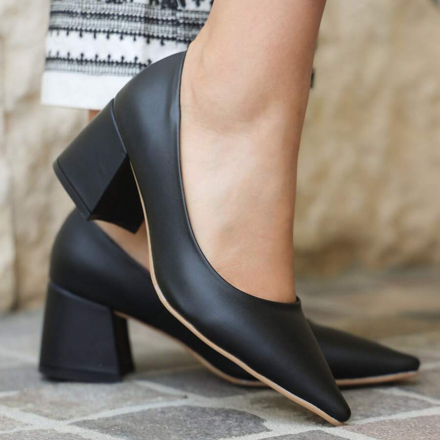 Andy Zapatilla tipo pump, zapatos recubierto mujer, tacón bajo elegante, zapatos cerrados formales, zapatilla punta cerrada, recubierto sintético zapatos, zapatos para oficina mujer, tacón cómodo diario, calzado formal bajo, zapatos elegantes punta cerrada, zapatilla ejecutiva mujer, zapatos para traje sastre, calzado minimalista recubierto, zapatos de vestir bajos, pump clásico recubierto. - Negro - Ver 1