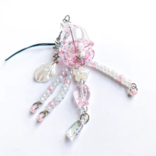 1 件贝壳和水母装饰手机链、人造珍珠高端风铃串珠手机挂绳、流苏星星手机挂绳、兼容相机吊坠，是送给女孩的完美礼物