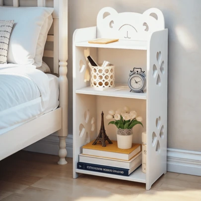 1 pieza Mesa de Noche de 3 Capas Blanca | Diseño de Oso Lindo | Estantes para Libros, Soporte para Teléfono y Almacenamiento | Ideal para Espacios Pequeños, Dormitorio, Oficina y Sala | Compatibilidad con Lámpara de Escritorio y Luz Nocturna