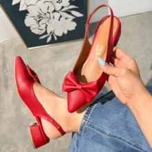 Andy Zapatilla con moño mujer, pumps destalonados elegantes, zapatos tipo pump coquette, zapatilla punta cerrada, calzado con moño al frente, zapatilla sin talón formal, zapatos románticos mujer, zapatilla coquette verano, calzado elegante con lazo, zapatilla satinada fiesta, pumps con moño decorativo, zapatos abiertos por detrás, calzado femenino delicado, zapatilla fiesta primavera, zapatos de vestir mujer. - Rojo - Ver 2