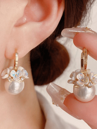 一对贝壳篮和人造珍珠设计耳环，甜美森系风格水钻耳环，情人节、母亲节的绝佳礼物