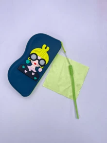 Hộp đựng kính bằng silicon này có quai xách tiện lợi, giúp dễ dàng cất giữ. Đây là lớp bảo vệ lý tưởng cho kính khi đi du lịch. Thiết kế nhẹ và nhỏ gọn phù hợp cho việc đi lại hàng ngày, kỳ nghỉ, bãi biển và các hoạt động ngoài trời. Cấu trúc chống thấm nước và chống sốc giúp bảo vệ kính khỏi bụi bẩn một cách hiệu quả, đảm bảo an toàn và độ tin cậy. Đây là lựa chọn lý tưởng cho kỳ nghỉ, mùa tựu trường và cất giữ ngoài trời. - Nhiều màu1 - Xem 6