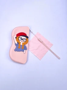 Hộp đựng kính bằng silicon này có quai xách tiện lợi, giúp dễ dàng cất giữ. Đây là lớp bảo vệ lý tưởng cho kính khi đi du lịch. Thiết kế nhẹ và nhỏ gọn phù hợp cho việc đi lại hàng ngày, kỳ nghỉ, bãi biển và các hoạt động ngoài trời. Cấu trúc chống thấm nước và chống sốc giúp bảo vệ kính khỏi bụi bẩn một cách hiệu quả, đảm bảo an toàn và độ tin cậy. Đây là lựa chọn lý tưởng cho kỳ nghỉ, mùa tựu trường và cất giữ ngoài trời. - Nhiều màu1 - Xem 8