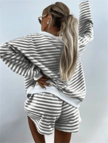 Comfortable Classic Striped V-Neck Long-Sleeved Loose Top; Comfortable Elastic Shorts; Casual And Fashionable Versatile Home Outfit Set. - 灰色 - 查看 3