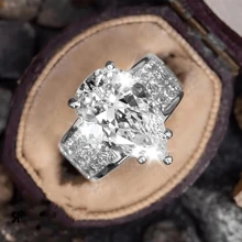 1 pieza Anillo de compromiso lujoso y elegante, chapado en tono plateado con piedras de circonia sintética brillante, joyería sofisticada adecuada para uso diario, regalo, San Valentín, Navidad - Apropiado para todas las estaciones