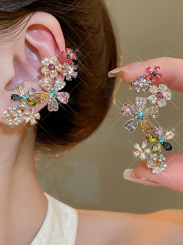 1 Coppia di orecchini a bottone eleganti e colorati a forma di fiori - Design con decorazioni in pietre preziose colorate, leggeri e delicati, gioielli adatti per l'uso quotidiano e le vacanze, regalo unico per lei, orecchini adorabili, accessorio casual, stile sofisticato, lavorazione accurata, accessorio di moda, moda femminile