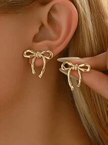 1 Pair Luxury Gold Butterfly Dangle Earrings - Versatile Design To Elevate Your Style, Suitable For Daily Outfit And Parties - Specially Crafted For Women Who Appreciate Elegance And Charm
