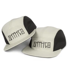 Boné Five Panel Clean Versátil Estiloso Aba Reta Ajuste Em Fitão Strapback