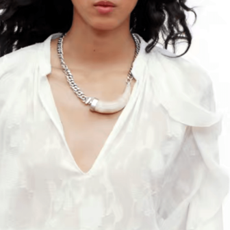 1pc Vintage Resin Animal Horn Necklace, Multi-Color Tie Dye Geometric Oversized Statement Necklace, Bohemian Alloy Chain Necklace For Casual And Holiday Wear (The Horn Is Made Of Tie Dye Resin, Color And Pattern May Vary)