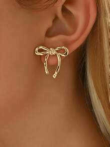 1 Pair Luxury Gold Butterfly Dangle Earrings - Versatile Design To Elevate Your Style, Suitable For Daily Outfit And Parties - Specially Crafted For Women Who Appreciate Elegance And Charm
