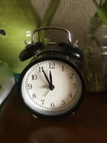 IKEA DEKAD 鬧鐘 靜音簡約 學生兒童 創意夜光 10cm小型 臥室床頭桌鐘 - 黑色 105.404.80 - 查看 2