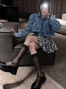 زوج أو 3 أو 5 أزواج جوارب فوق الركبة بنمط JK باللون الأسود للنساء