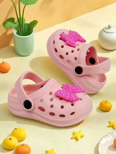 Nuove scarpe estive alla moda, carine e perforate, per bambini e bambine, adatte per uso domestico, all'aperto e casual quotidiano, con suola piatta, confortevoli, con motivo a fiocco cartoonesco