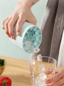 1 件便携式硅胶冰块模具，3D 圆柱形制冰器粉色/蓝色，易释放硅胶冰块托盘，具有多隔间和带盖的简易桶设计，可重复使用的制冰器，适用于家庭、酒吧、俱乐部和夏季户外饮品，非常适合鸡尾酒和水果、厨房用品、厨房配件