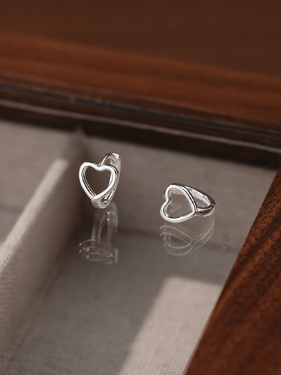 1 Par de Brincos Minimalistas de Luxo em Prata Esterlina 925 com Design de Coração Oco, Adequado para Mulheres e Meninas para Uso Diário, Presente de Aniversário e Dia dos Namorados