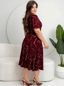 GODÊ MIDI EVANGELICAL DRESS WITH BELT AND GEOMETRIC PRINT - 酒紅色 - 查看 2