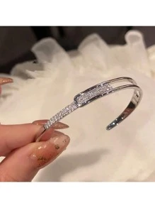 1pc Women's Simple Openwork Starry Geometric Metal Bangle Bracelet, Silver-Color Crystal Embellished, Minimalist Gift