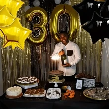 20 Peças Balões Estrela Preto e Dourado 18 Polegadas, Balões de Folha Dourados e Pretos em Forma de Estrela Pentagonal, Balões de Hélio para Festa de Aniversário, Formatura, Halloween, Desenho Animado para Decoração