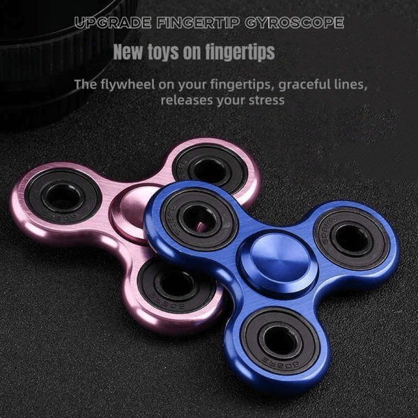 قطعة واحدة لعبة سبينر إصبع من السبيكة، مستوحاة من التقنيات الحديثة، لتخفيف الضغط والتوتر، نموذج مثلث نسيج معدني هادئ، هدية عيد الميلاد/الأعياد/عيد الميلاد