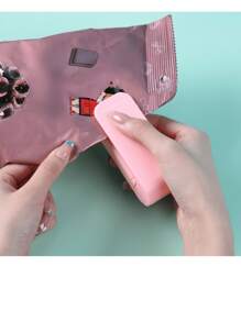 便携式迷你零食封口机 - 随时随地保持食物新鲜美味！（不含电池）