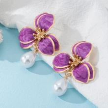 一对时尚吊坠耳环，配甜美花朵吊坠，适合约会和度假