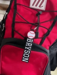 1个基础款棒球钥匙扣，可个性化定制姓名标签、包牌、运动礼品、背包钥匙链、包牌、姓名钥匙圈，可定制送给球员的礼物、生日礼物