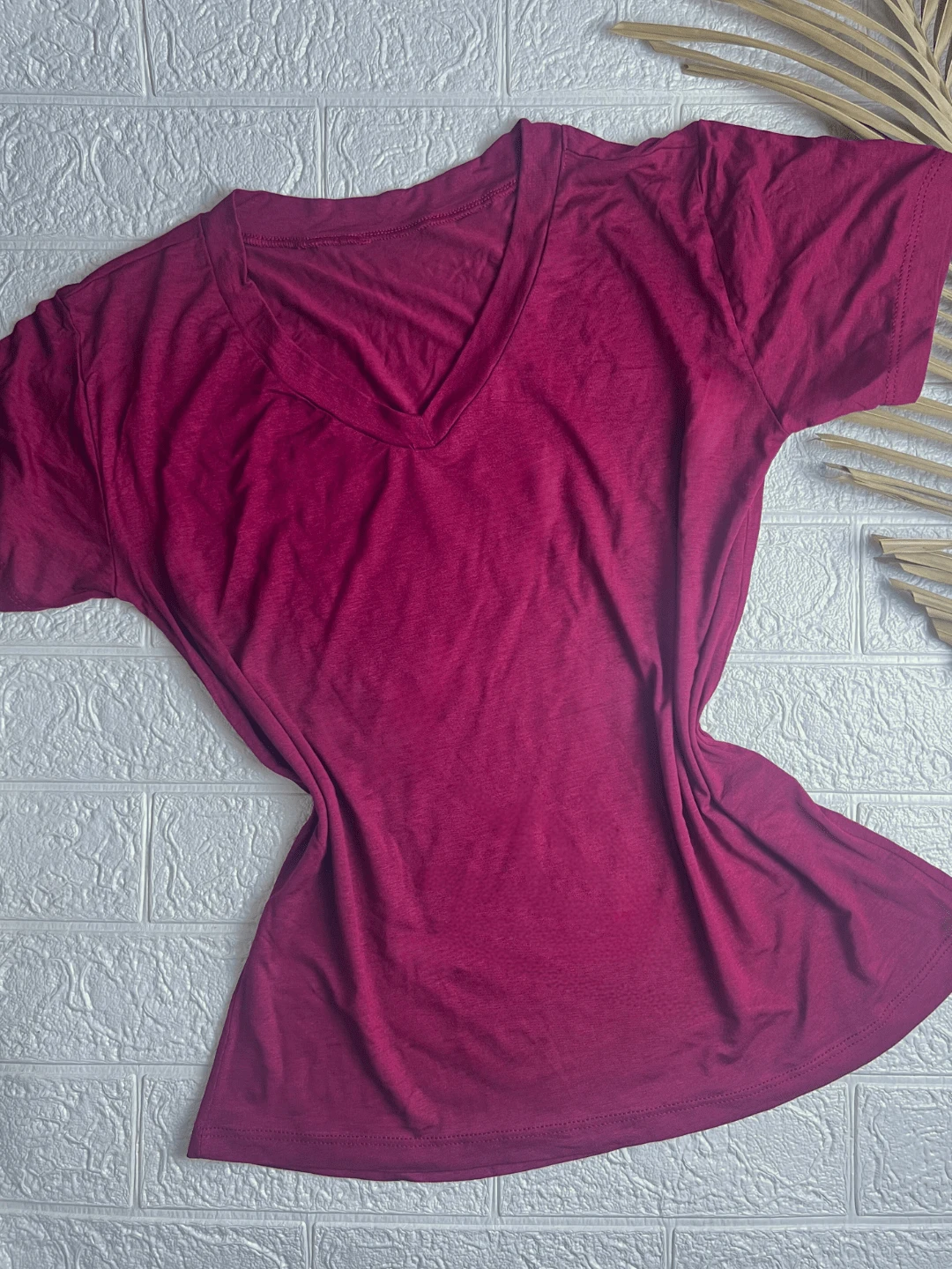 Women's V-Neck T-Shirt Plain Knit Various Colors - 酒紅色 - 查看 1