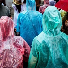 Capa de Chuva Coloridas com Case De Bolinha + Alça de Transporte