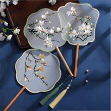 中国古典扇子，仿古复古风扇子，流苏绣花女扇，长柄流苏舞蹈扇，汉服宫廷扇，旗袍圆扇，适合纪念品，婚礼活动，节日聚会，情侣信物 - 彩色 - 查看 3