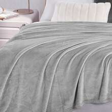 Soft Blanket, Throw, Or Quilt For A Double Or Single Bed Made Of Fleece Or Flannel – Lightweight, Warm, Cozy, And Comfortable, Perfect For All Seasons. Ideal For The Sofa, Bed, Picnics, Travel, Camping, And Everyday Use. Brings Warmth To The Living Room And Bedroom. A Great Gift Idea For Mom, Friends, And Home Decor Lovers. Available In A Variety Of Colors And Sizes To Suit Every Need. - Xám nhạt - Xem 5