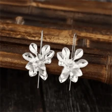 1 Pair Vintage Palace Style Floral Print Earrings, Elegant & Personalized Wear, Fashion Party Earrings For Women - Antique Silver - View 1