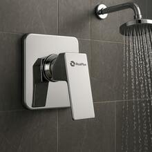 Llave mezcladora monomando para regadera de acero inoxidable cromado resistente cuadrada estilo moderno color plateado ideal para baño elegante y fácil instalación