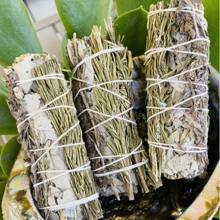 3支装手工鼠尾草香薰套装，包含迷迭香、薰衣草和白鼠尾草熏香棒，用于净化负能量、美化家居环境并营造宁静祥和的氛围。 - 多樣化香型 - 查看 4