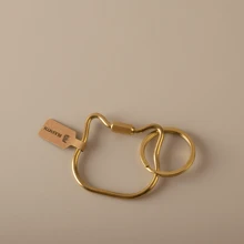 BLKSMTH 1pc Solid Color Cat Shaped Casual Copper Keychain, All Season