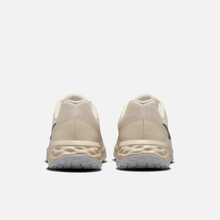 NIKE 男子 Revolution 6 轻便休闲跑步鞋 DC3728-101 - 卡其色 - 查看 4
