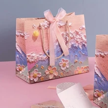 2 pezzi/4 pezzi Borse regalo in carta con pittura ad olio 3D e nastro, borse regalo portatili in carta con corda, stile crema con montagna e petali, borse regalo per compleanni, matrimoni e feste, in varie misure.