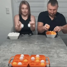 13/25/49件套派对乒乓国际象棋套装，适用于乒乓球、Gobang等游戏，包含乒乓球游戏盒、可重复使用的白色和黄色乒乓球，适合桌面和地板游戏、饮酒游戏、户外露营派对、圣诞酒吧游戏、家庭休闲游戏、乒乓球、棋盘游戏、情侣游戏之夜。 - 彩色 - 查看 9