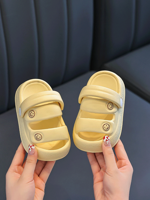 1 Pair Baby Toddler Slippers, Soft Bottom Sandals With Cute Smile Face Pattern For Boys & Girls, Water Friendly Summer Wear