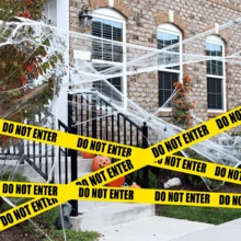 万圣节装饰警示胶带，禁止进入黄色恐怖警示胶带卷危险警示胶带室内路障户外恐怖 DIY 装饰配件适用于万圣节派对、门、危险区域