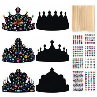 1 set de 40 pièces Couronne en papier, couronnes en papier à gratter arc-en-ciel avec autocollants de pierres de couleur et bâtonnets de grattage en bois, bandeau de couronne à gratter, chapeau artisanal avec élastiques, pour fête, anniversaire, rentrée scolaire, décoration pour adultes (comprend 12 couronnes, 12 élastiques, 12 bâtonnets en bois et 4 feuilles d'autocollants)