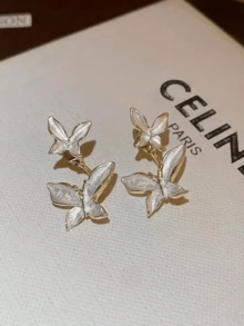 一对简约优雅蝴蝶耳钉，时尚个性设计，适合女性日常佩戴和节日装扮，亦可作为情人节配饰。 - 金色 - 查看 4