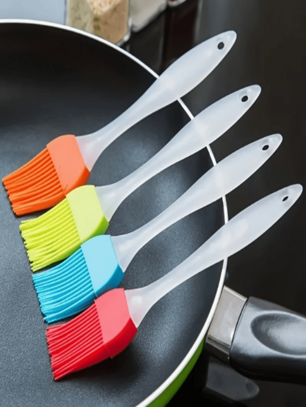 1pc Silicone Basting Brush, Heat Resistant, Non-Shedding, For Cooking, Baking, Grilling, Kitchen Accessories, DIY Baking Tools, Cream Brush, Silicone Brush - Multi-Function Durable Kitchen Tool For Grilling, Baking And Outdoor Cooking, Random Color