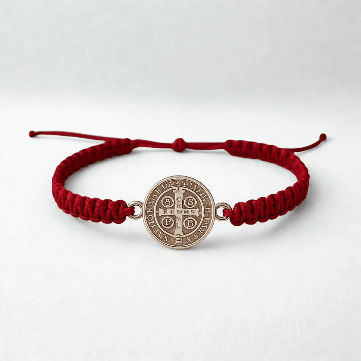 Pulseira Macramê Medalha São Bento Ajustável