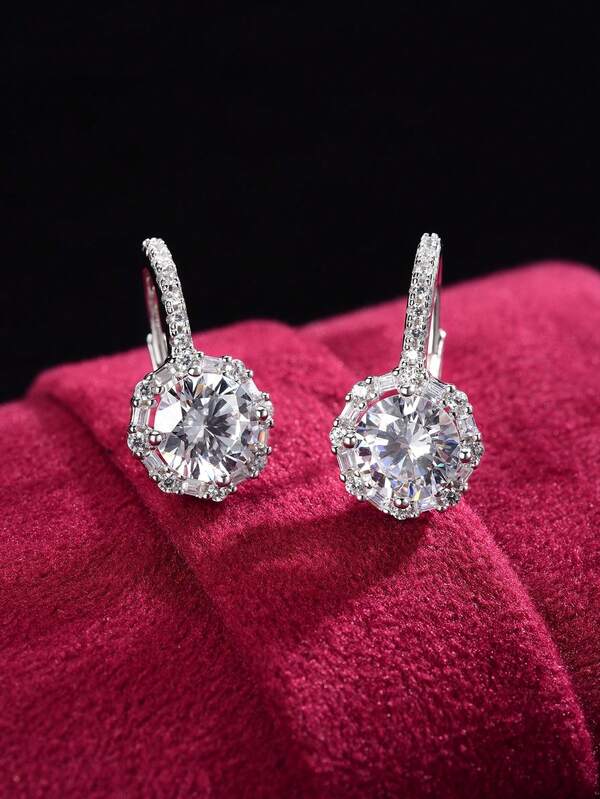 1 paire de boucles d'oreilles pendantes cœur zircone classique. Bijoux pour dames en argent sterling 925. Boucles d'oreilles de l'amour polyvalentes. Cadeau de bijouterie fine pour les filles pour la vie quotidienne, les sorties et la décoration pour le bal de promo et les fêtes