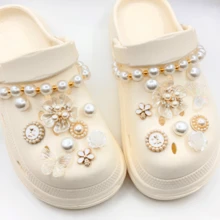 20 件仿珍珠花 ABS 树脂材质蝴蝶吊饰套装，适用于鞋子的饰品