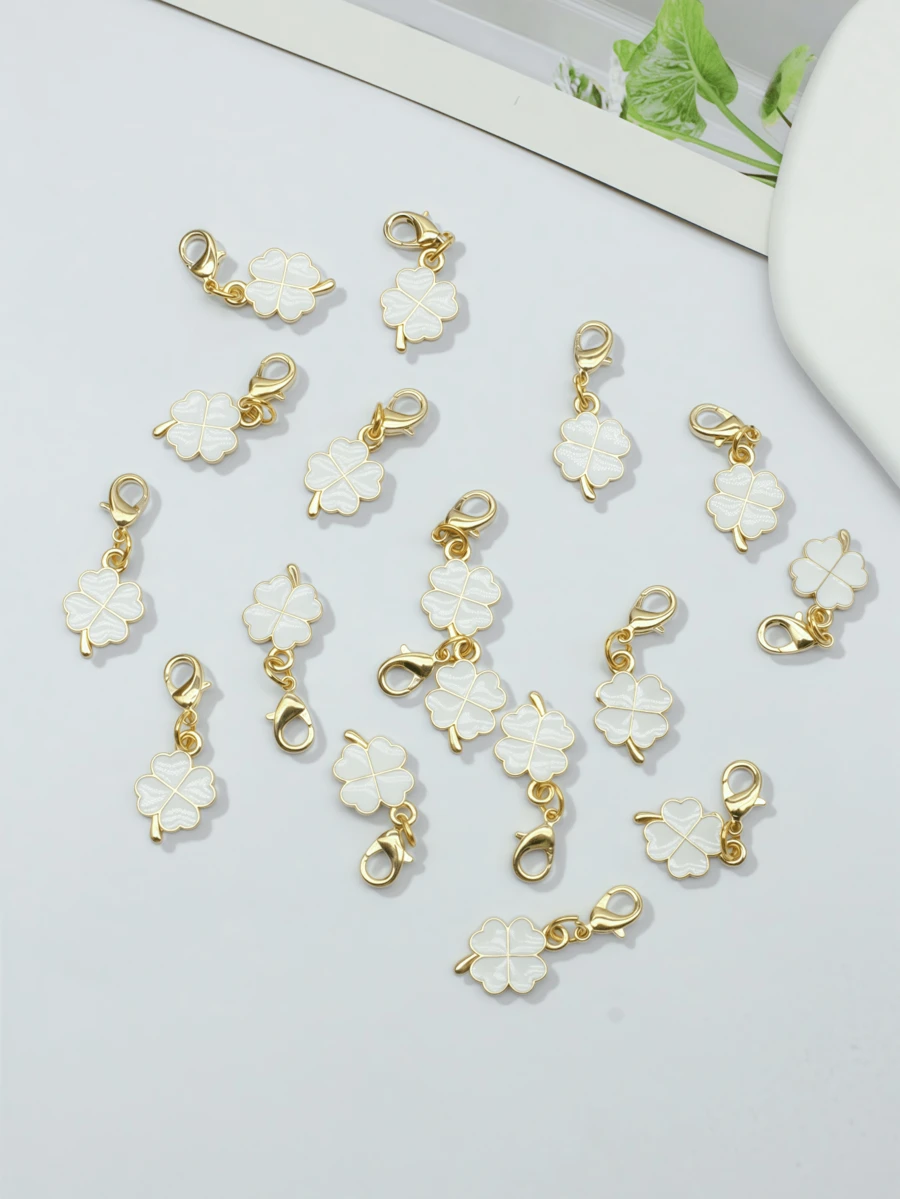 10 件四叶草幸运钥匙扣幸运三叶草吊坠钥匙圈圣帕特里克节礼物毕业典礼、婚礼、典礼和包装装饰学校汽车配件可爱哥特 Y2k 的完美礼物