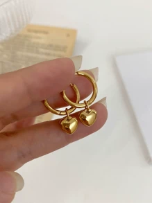 Boucles d'oreilles créoles en acier inoxydable imperméables et indélébiles avec un cœur doré poli, convenant pour le port quotidien pour femmes